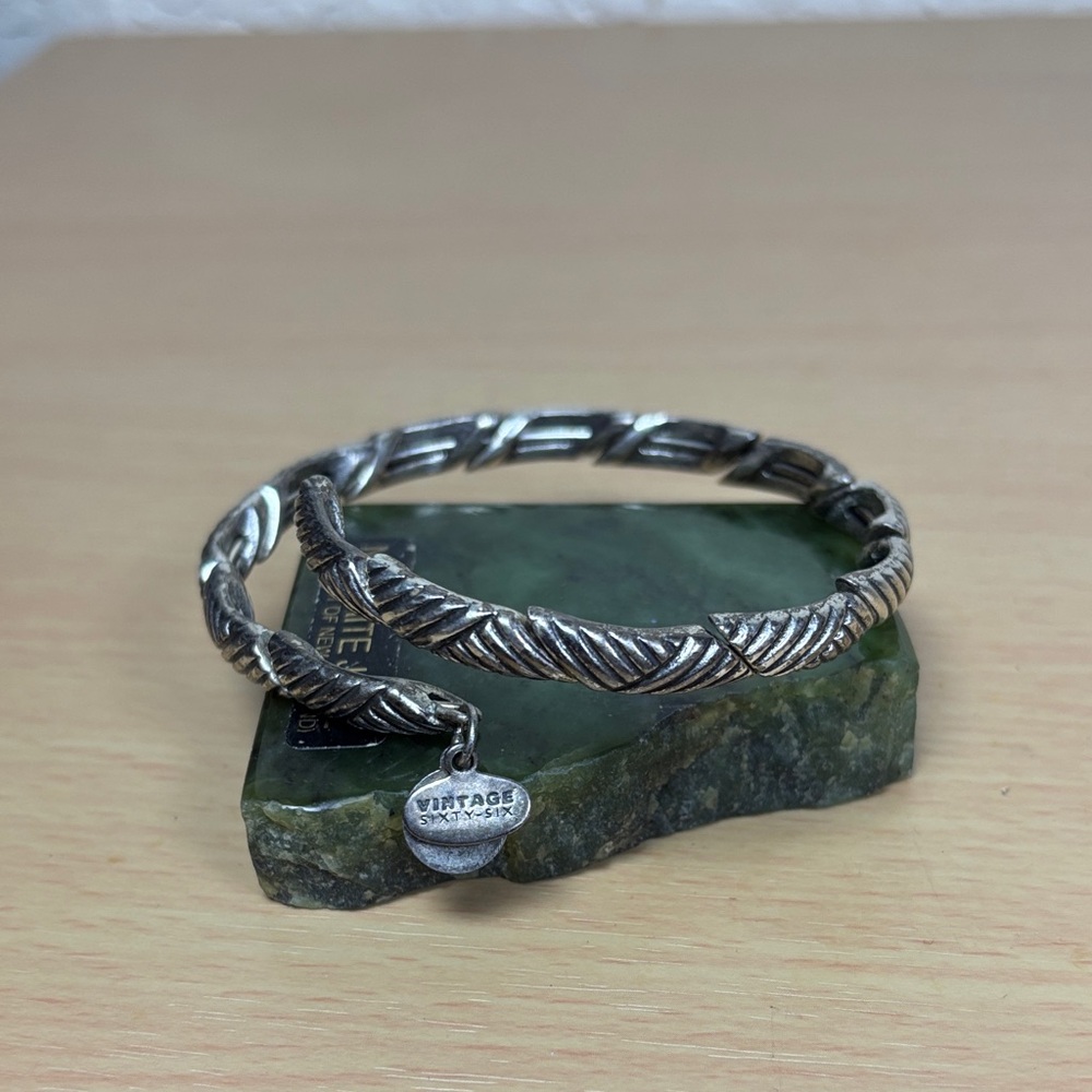 Vintage Silver-Tone Textured Bangle Bracelet